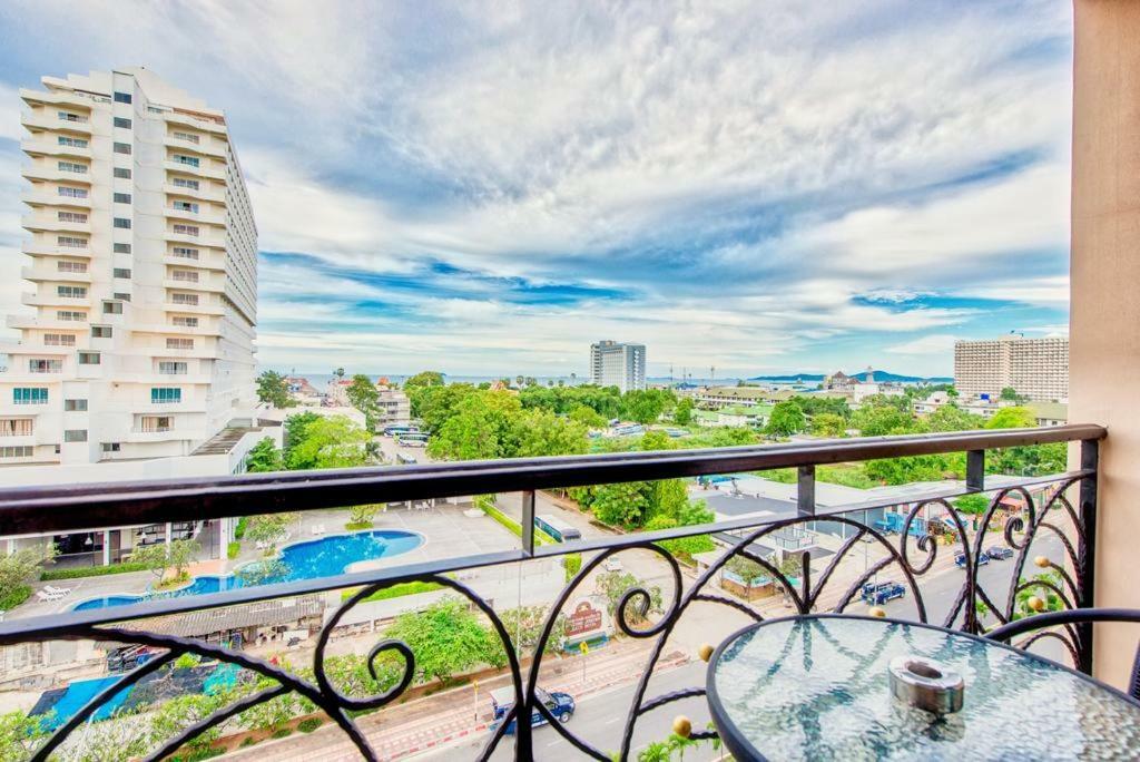 Atlantis Condo Resort Jomtien Екстериор снимка