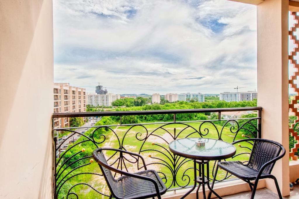 Atlantis Condo Resort Jomtien Екстериор снимка